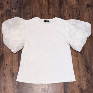 NWOT Chic White Puff Sleeve Tee